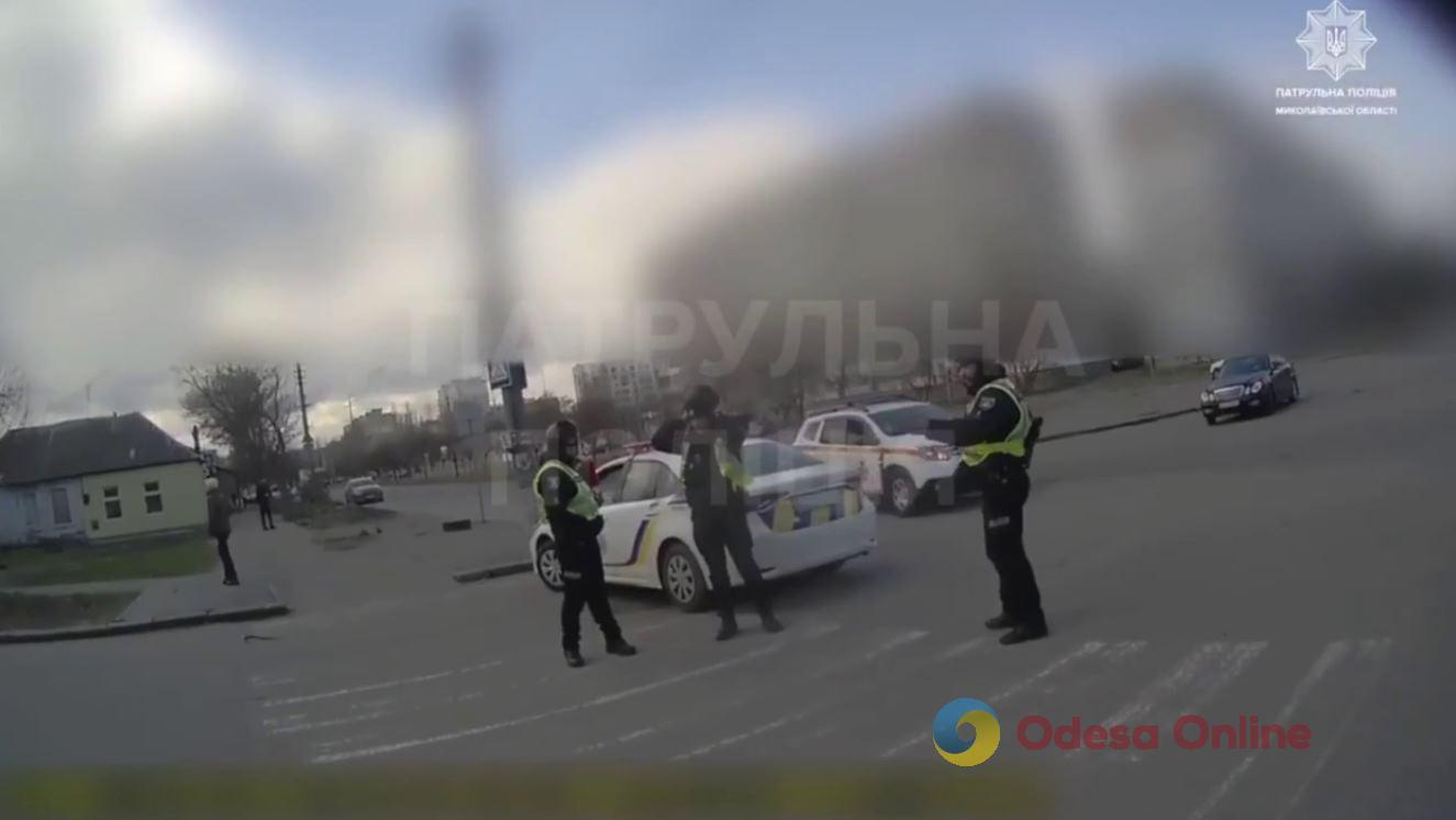Патрульная полиция показала первые минуты после ракетного удара по Николаеву (видео)