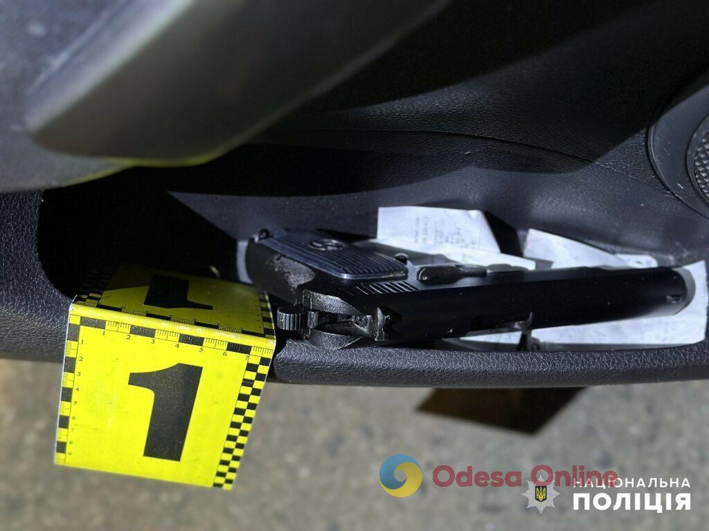 Конфлікт із пасажиром: в Одесі таксист влаштував стрілянину