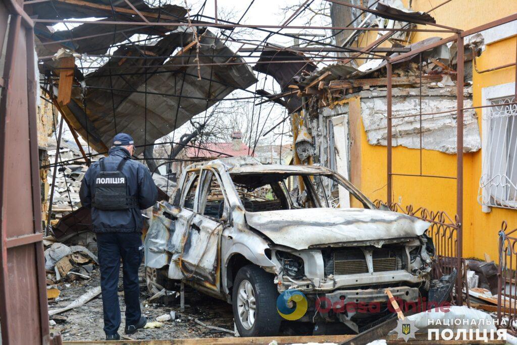 Наслідки повітряної атаки у Миколаїві: уламки дрону впали у приватний сектор