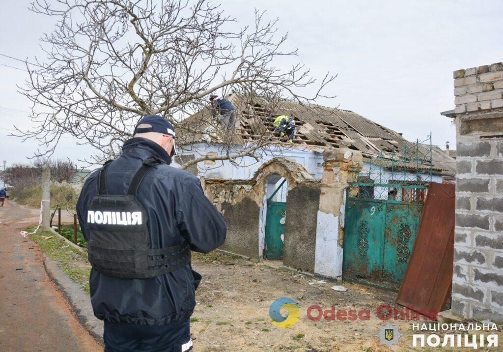 Последствия воздушной атаки в Николаеве: обломки дрона упали в частный сектор