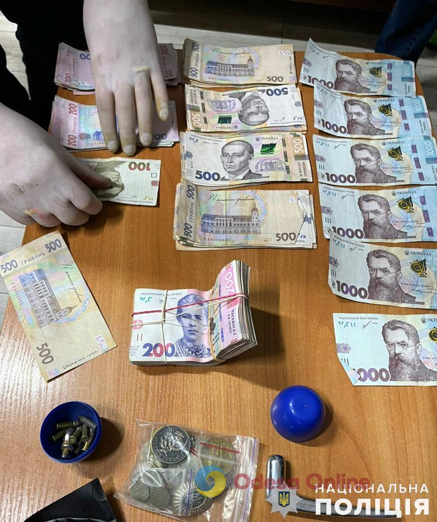 Десятки одиниць зброї та кілограми наркотиків: у Миколаївській області затримали злочинну групу