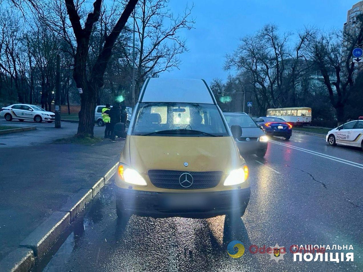 В Одесі на пішохідному переході Mercedes збив літню жінку