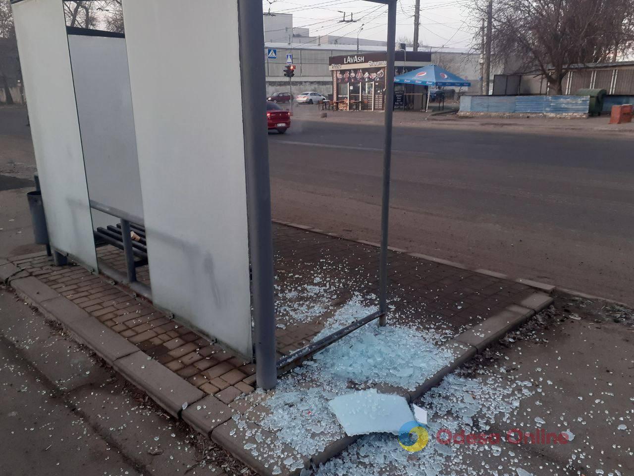 З початку року в Одесі вандали розтрощили 13 зупинок