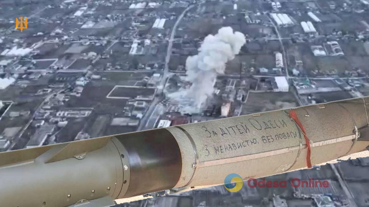 Херсонщина: Повітряні сили скинули керовану авіабомбу на окупантів (відео)