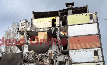 Почався демонтаж зруйнованих “шахедом” квартир на проспекті Добровольського
