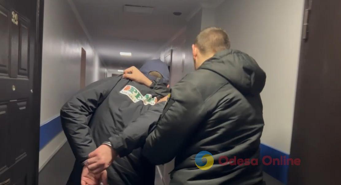 В Одессе вооруженные разбойники ворвались в квартиру, представившись соседями