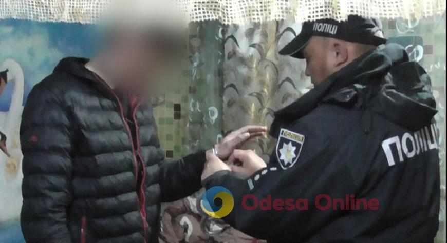 Випадково зачепив дитячий візок: мешканець Одеської області намагався зарізати друга