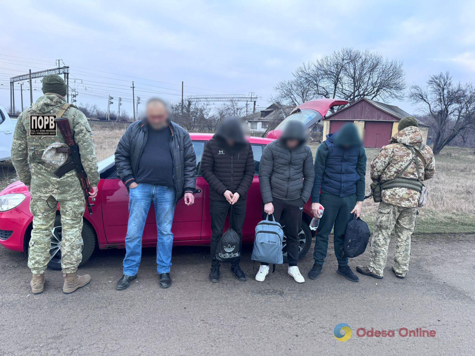 В Одеській області прикордонники затримали незаконного перевізника та трьох його «клієнтів»