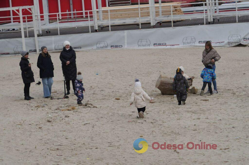 Первый день весны в Одессе: прогулки у моря, сонные коты и подснежники (фотозарисовка)