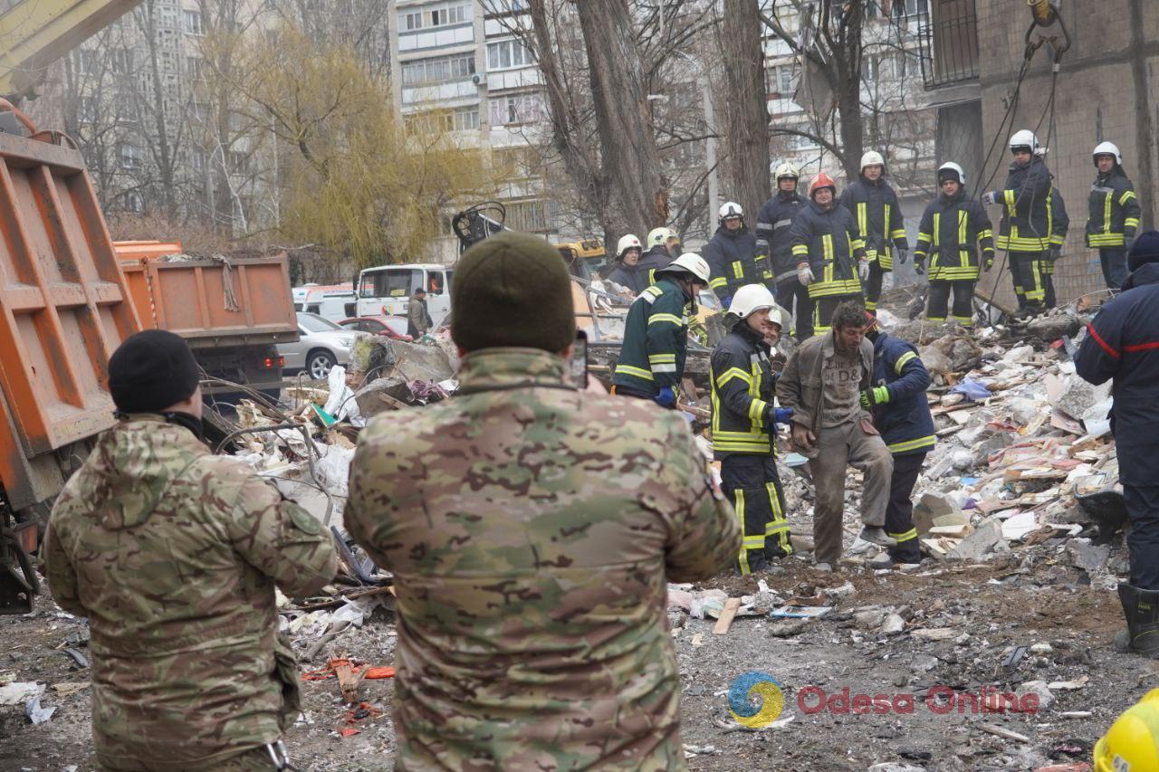 Попадание «шахеда» в многоэтажку в Одессе – известно о двух погибших