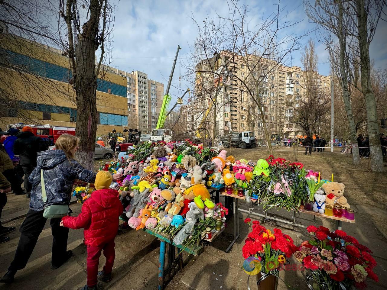 Удар по багатоповерхівці в Одесі: рятувальники завершили пошукову операцію