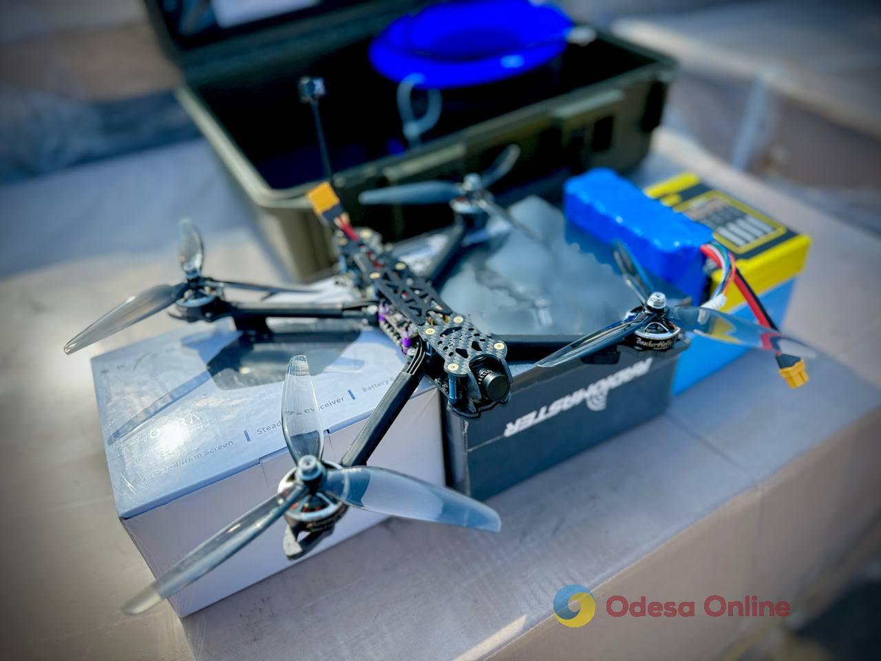 Допомога ЗСУ: Одеса передала на передову тисячу fpv-дронів