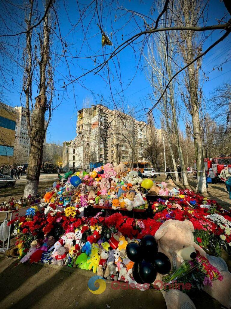 Удар по багатоповерхівці в Одесі: тіла всіх загиблих ідентифікували