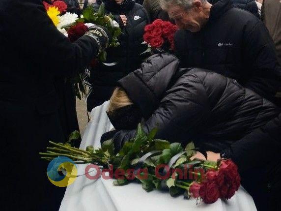 Итоги дня: прощание с погибшими в одесской многоэтажке, очередная ночная атака и уничтожение «Сергея Котова»
