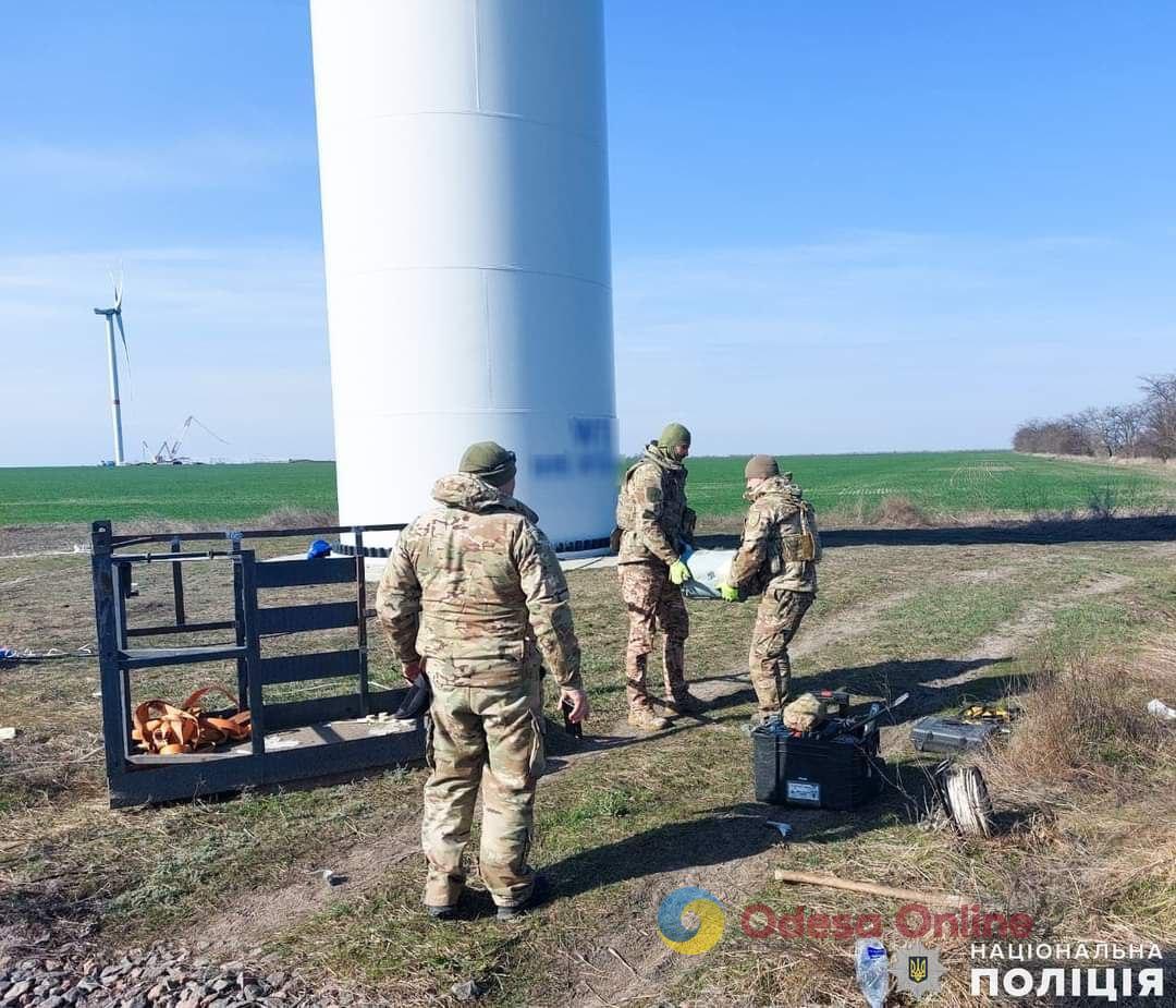 В Николаевской области часть «шахеда» застряла в винте ветряной мельницы (фото, видео)