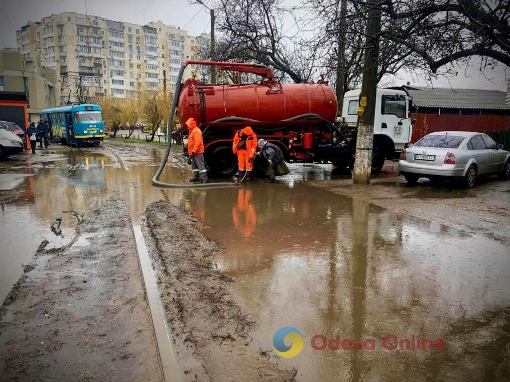 В Одессе дождь смыл рекламу с билбордов (фотофакт)