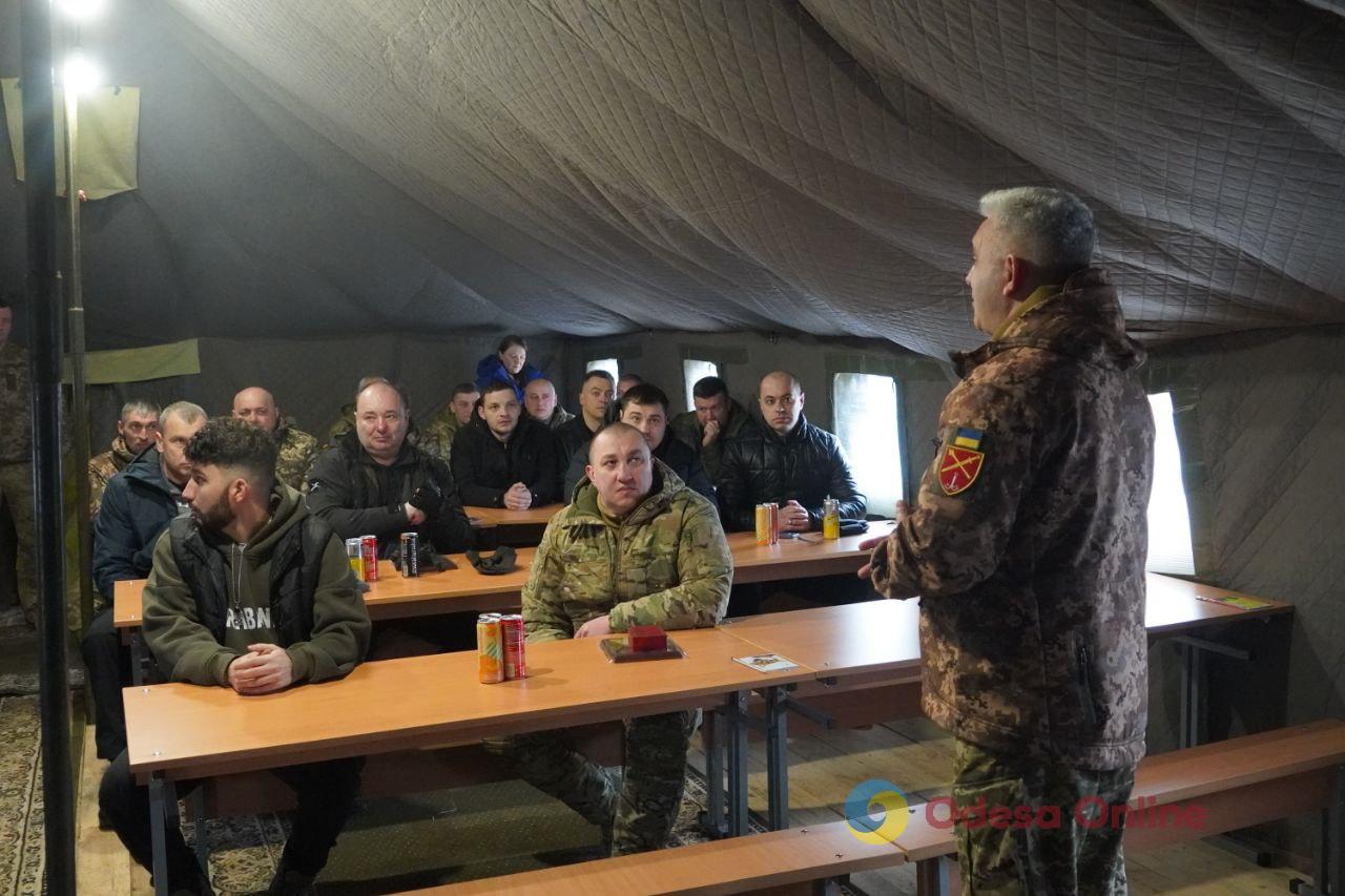 Одесские волонтеры ОО «Вільні та Вірні» передали украинским защитникам багги, пикапы и бани