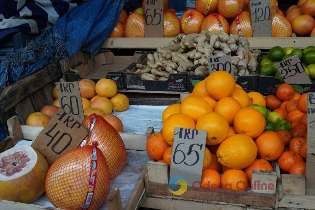 «Сині», бринза та гриби: суботні ціни на одеському Привозі