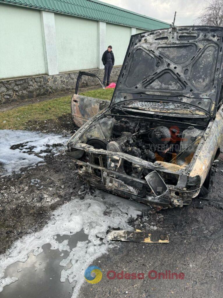 В Подольске посреди дороги сгорел автомобиль