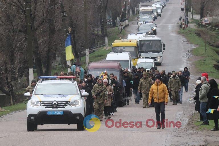 На Одещині провели в останній шлях 24-річного захисника, життя якого обірвала російська ракета