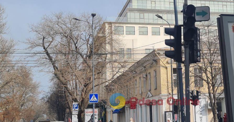 Удар по энергосистеме: в центре Одессы не работают светофоры, а электротранспорт сменил маршруты