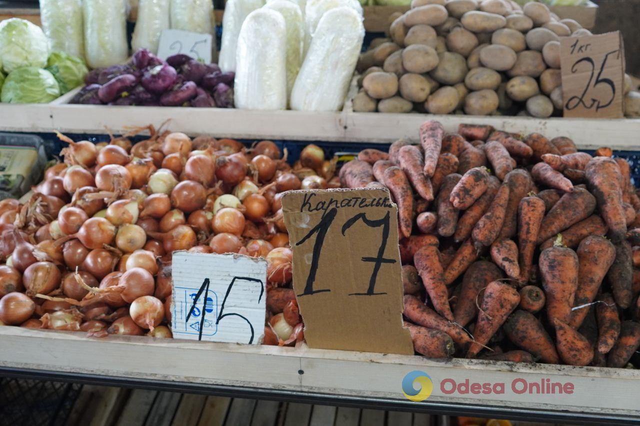 Чорнослив, свинина та ківі: суботні ціни на одеському Привозі