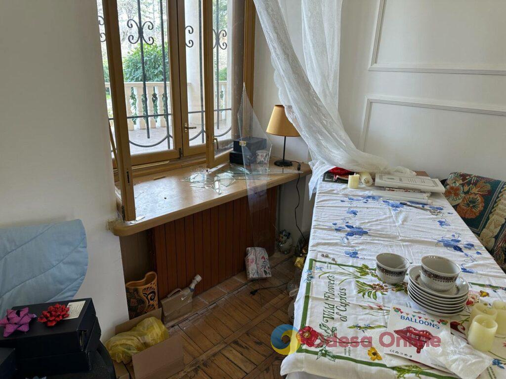 «Прилет» в одесском ботсаду: россияне разбили теплицы, разрушили здания и побили старинную посуду (фоторепортаж)