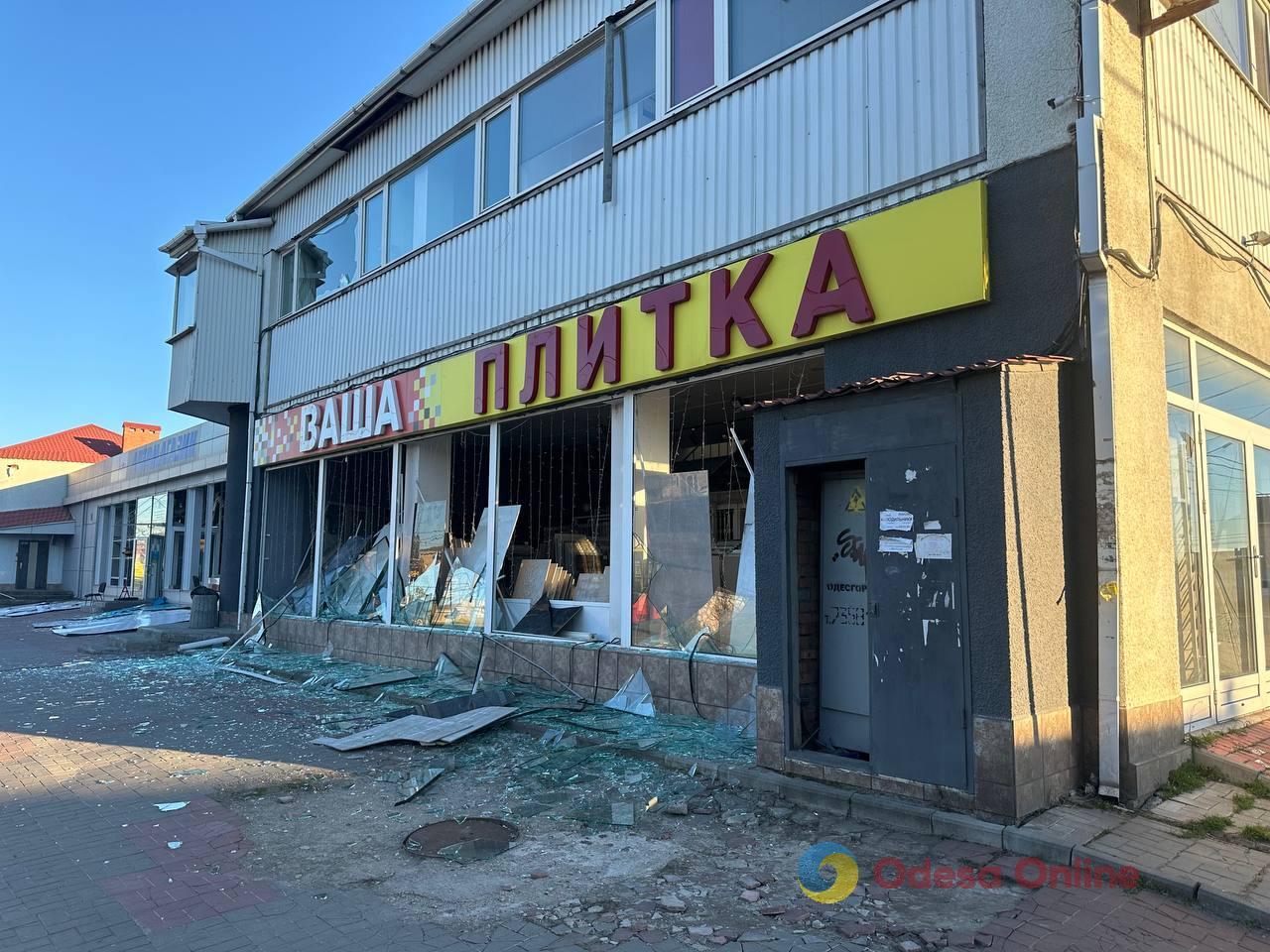 Разбитые магазины, выбитые окна: последствия российской атаки на Одессу (фото)