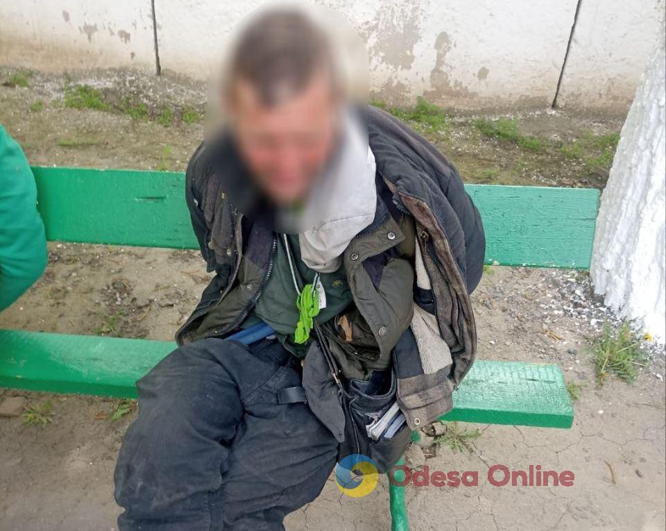 В Одессе задержан неадекват, который угрожал ножом прохожим