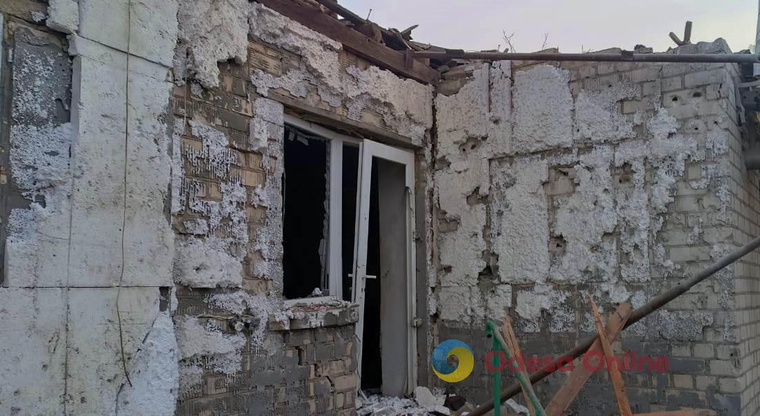 РФ вновь обстреляла Херсонскую область: пострадали частные дома и газопровод