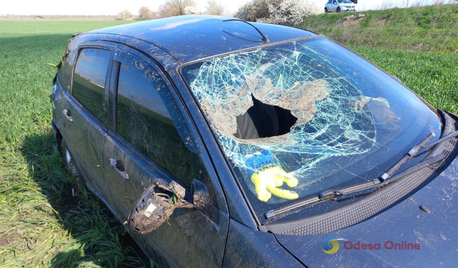 В Одесской области перевернулся автомобиль: пострадали двое людей