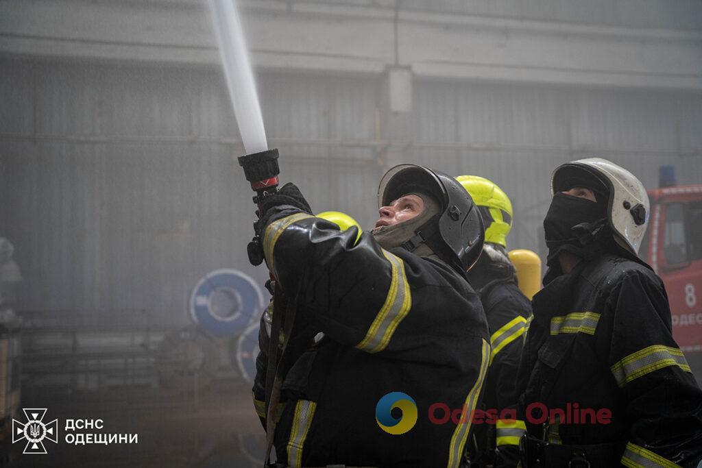 В Одессе горел склад (фото)