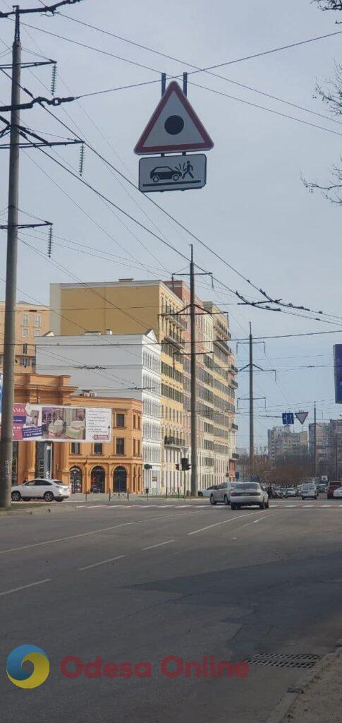 «Место концентрации ДТП»: на нескольких улицах Одессы установили новые знаки (фото)