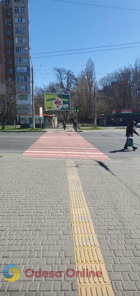 «Місце концентрації ДТП»: на декількох вулицях Одеси встановили нові знаки (фото)