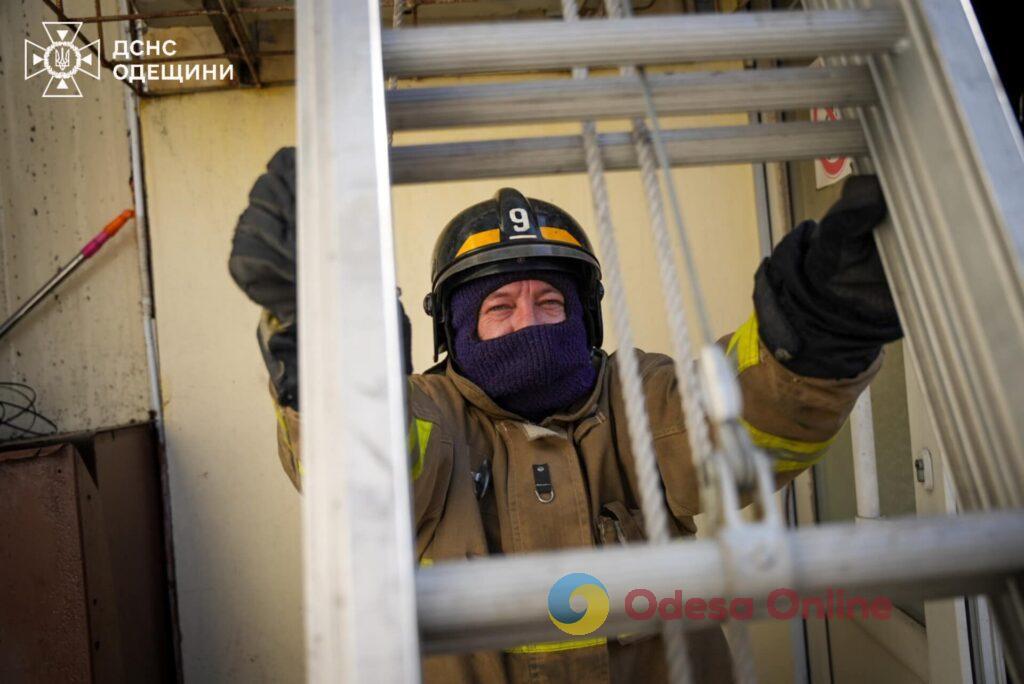 Одесские спасатели рассказали подробности пожара на рынке (фото, видео)