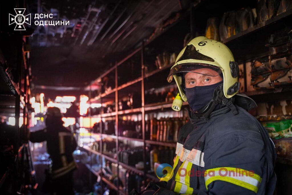 Одесские спасатели рассказали подробности пожара на рынке (фото, видео)