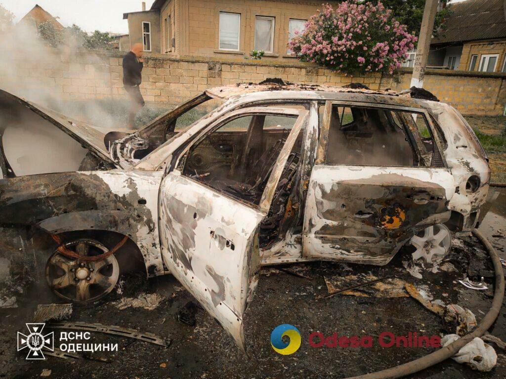 На Одещині чоловік через помсту спалив односельчанці автомобіль (фото)