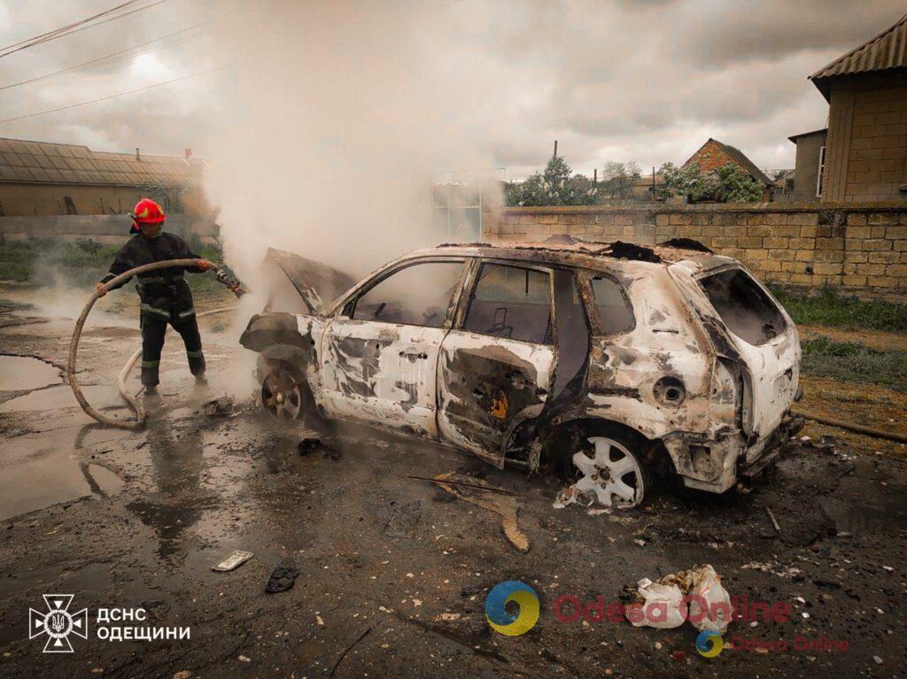 В Одесской области мужчина из-за мести сжег односельчанке автомобиль (фото)
