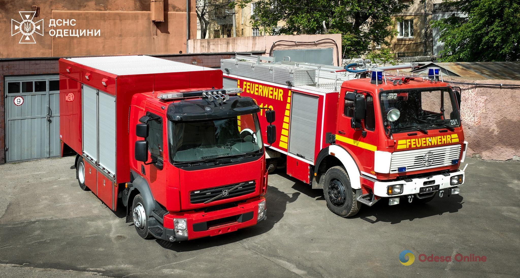 Благодійна допомога: рятувальники Одещини отримали сучасні пожежні автівки (фото, відео)
