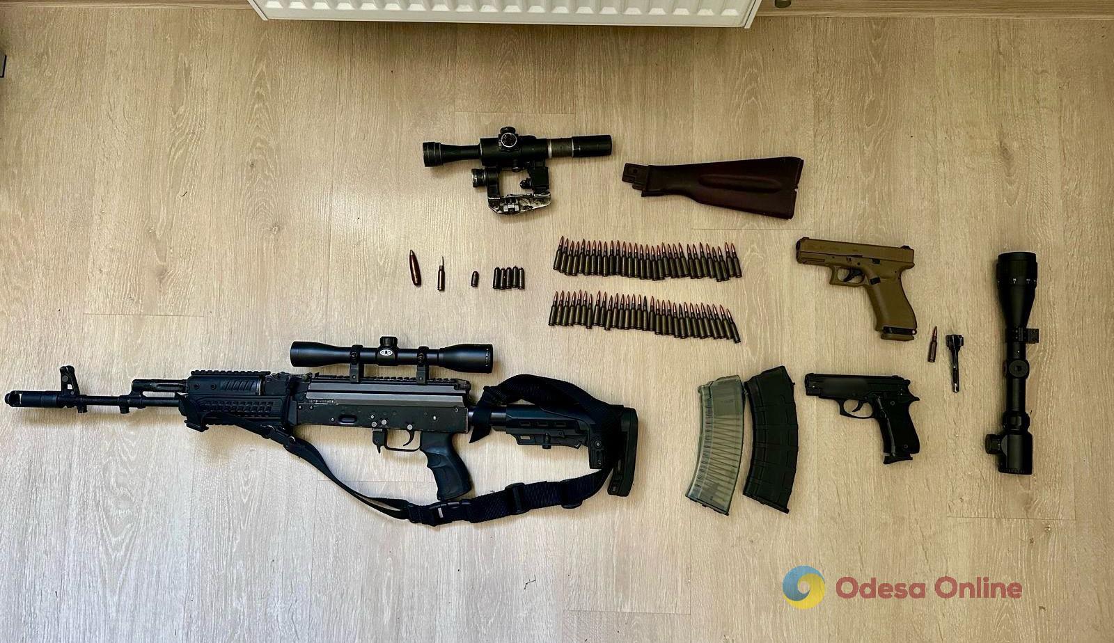 Житель Одесской области привез из зоны боевых действий целый арсенал оружия и взрывчатки