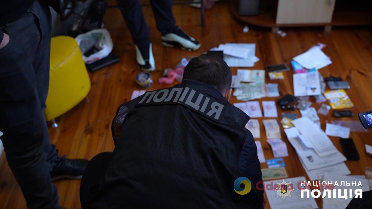 Удерживали бездомных в подвале и заставляли попрошайничать: в Одессе будут судить членов преступной группы