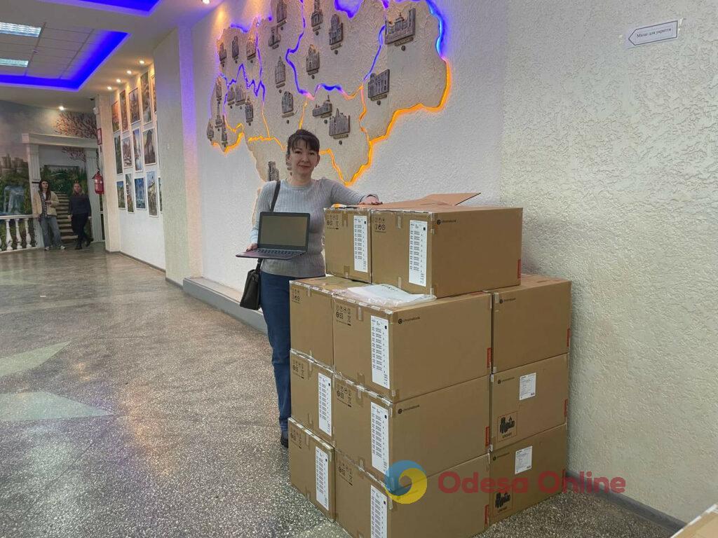Одесские школы получили новые ноутбуки от ЮНЕСКО