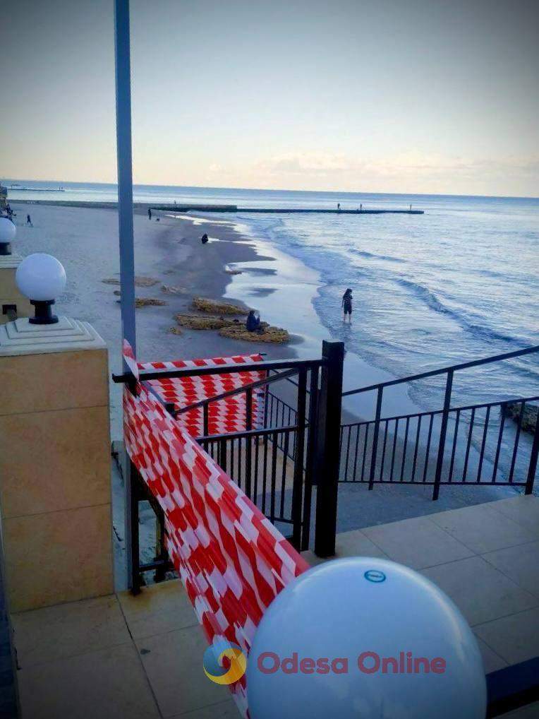 Одеса: шторми підмили спуск до пляжу «Золотий берег»