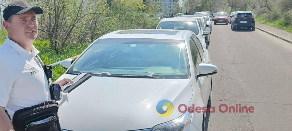 Інспектори з паркування почали штрафувати порушників на одеському узбережжі (фото)