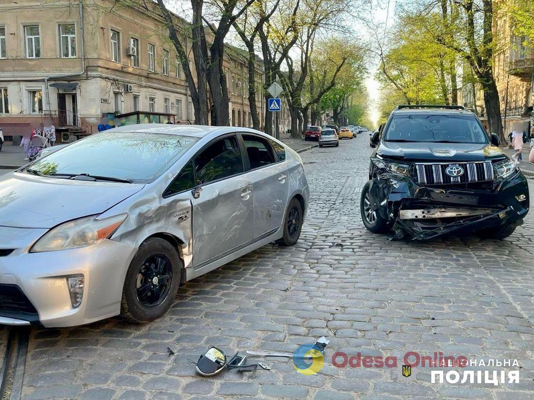 В центре Одессы столкнулись «Тойоты» – пострадали двое мальчиков