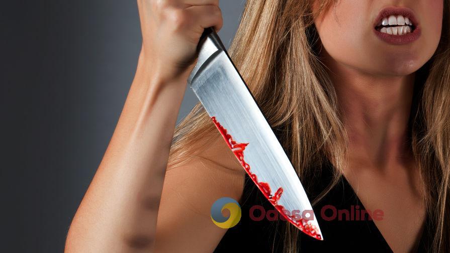 Одесситка напала на дочь с ножом