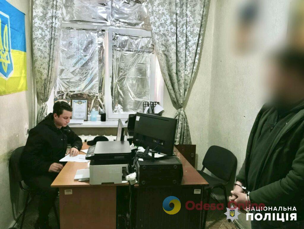 Житель Одесской области и его гость обокрали магазин