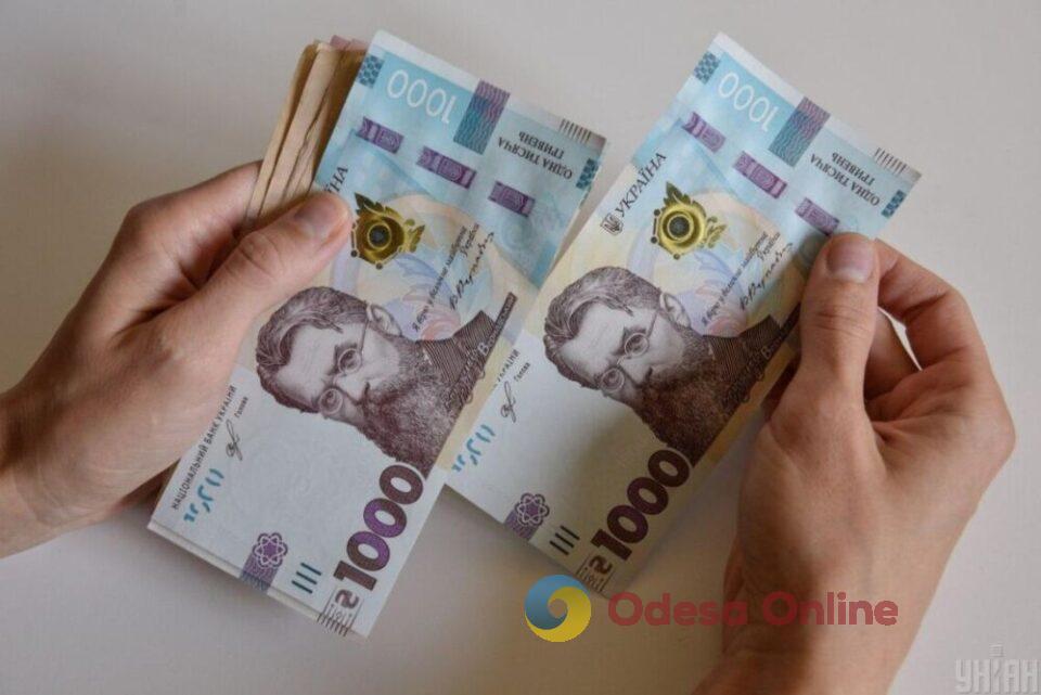 В Украине с 1 апреля минимальная зарплата вырастет до 8 тысяч гривен