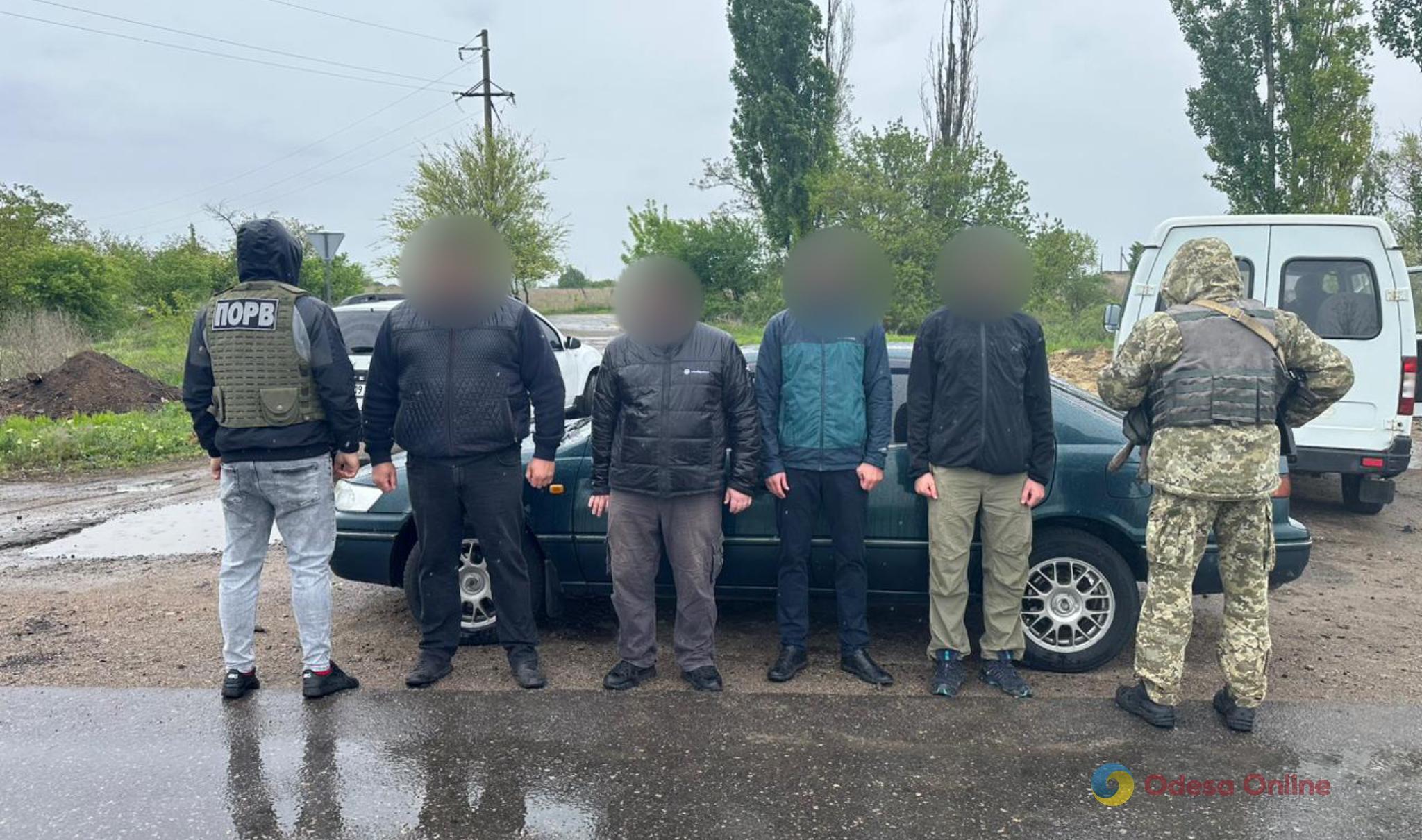 На Одещині затримали групу втікачів з України та перевізника