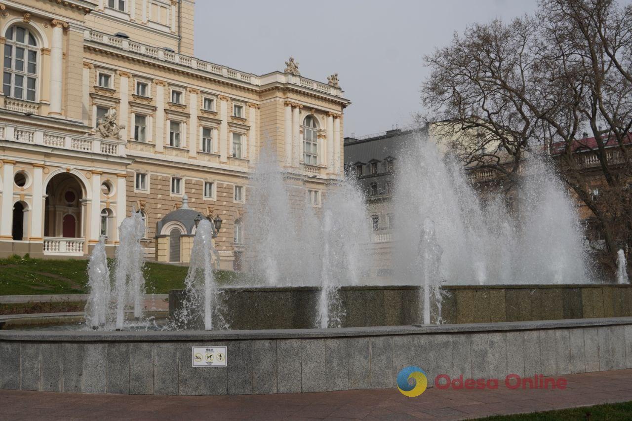 В Одессе заработал первый фонтан (фото)